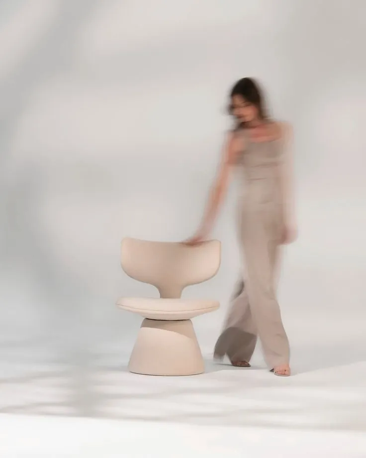 Fauteuil sculptural couleur sable